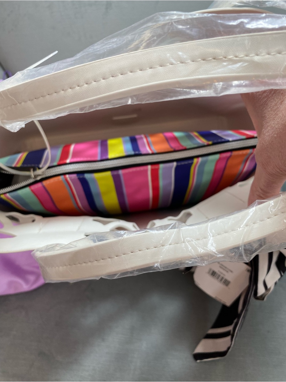 Betsey Johnson RARE White Cutout Tote NWT with removable colorful clutch & scarf - Picture 11 of 17